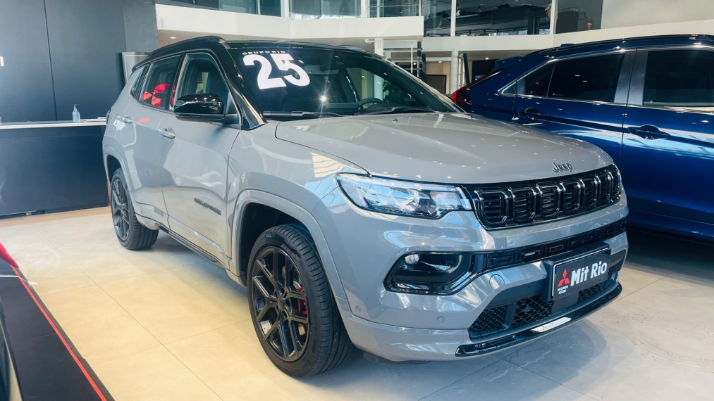 jeep compass 2.0 hurricane 4 turbo gasolina blackhawk at9 4p automatico 2025 jeep compass 2.0 hurricane 4 turbo gasolina blackhawk at9 4p automatico 2025