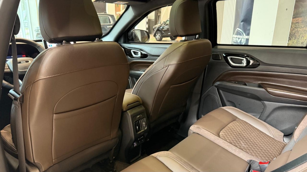 jeep commander 2.0 hurricane 4 turbo gasolina overland at9 4p automatico 2025 jeep commander 2.0 hurricane 4 turbo gasolina overland at9 4p automatico 2025