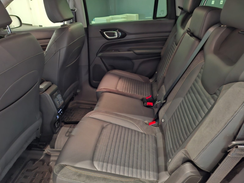 jeep commander 2.0 td380 turbo diesel limited at9 4p automatico 2023 jeep commander 2.0 td380 turbo diesel limited at9 4p automatico 2023