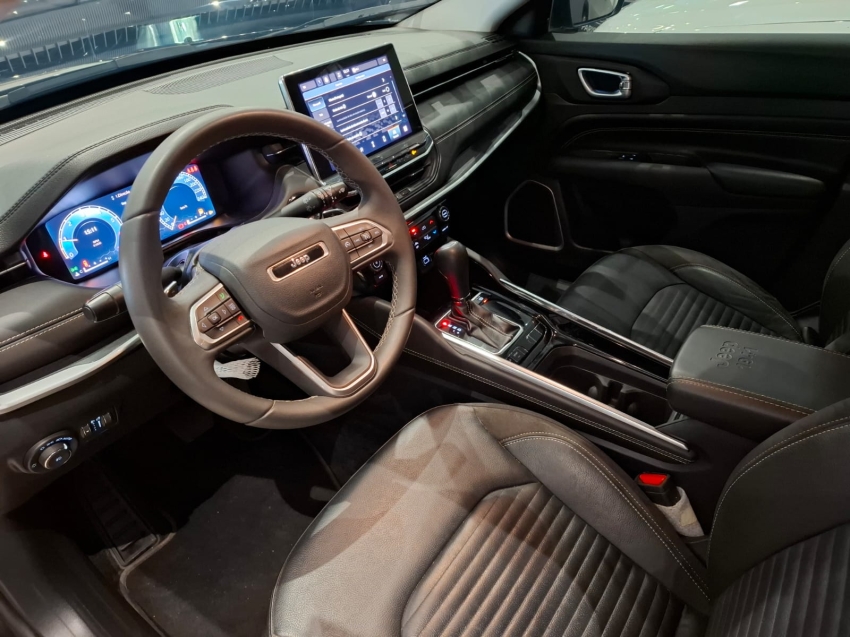 jeep commander 1.3 t270 turbo flex longitude at6 4p automatico 2023 jeep commander 1.3 t270 turbo flex longitude at6 4p automatico 2023