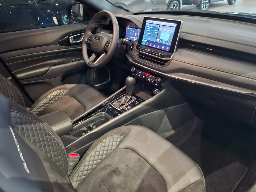 jeep compass 2.0 hurricane 4 turbo gasolina blackhawk at9 4p automatico 202510