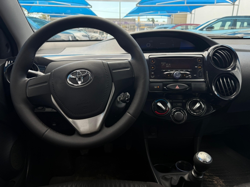 toyota etios 1.5 x sedan 16v flex 4p manual.