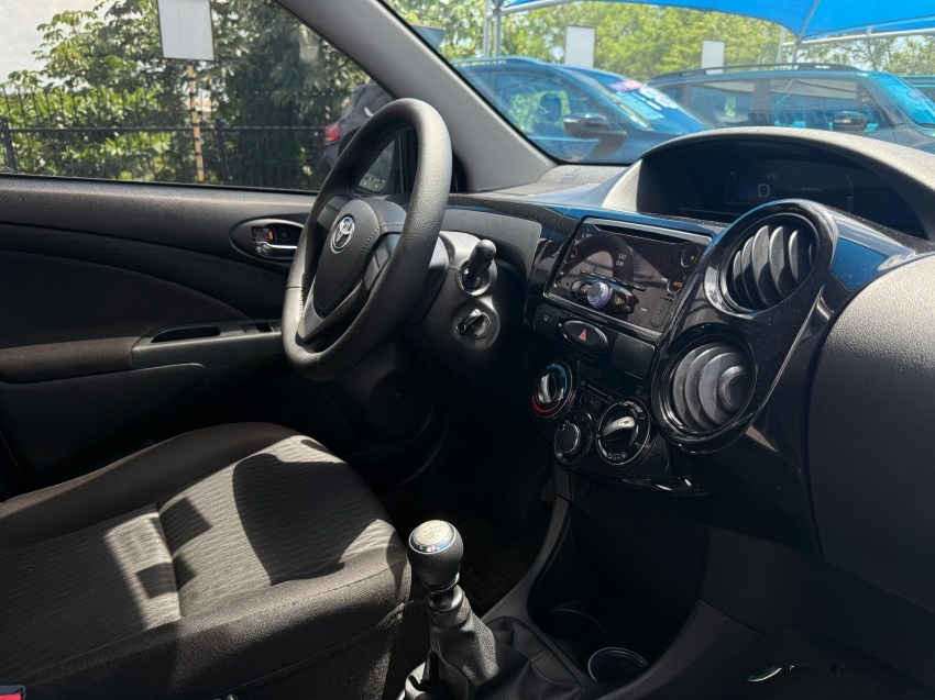toyota etios 1.5 x sedan 16v flex 4p manual.