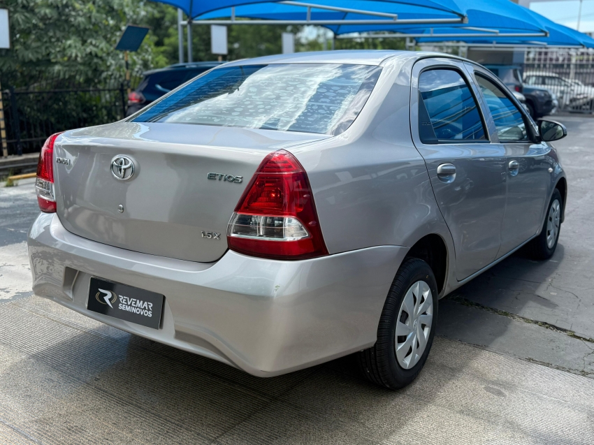 toyota etios 1.5 x sedan 16v flex 4p manual.