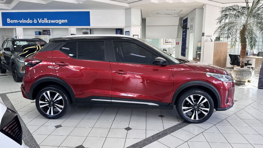 kicks exclusive3 kicks exclusive3