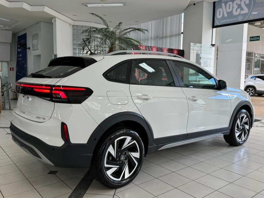 volkswagen nivus 1.0 200 tsi total flex highline automatico 4p 202610