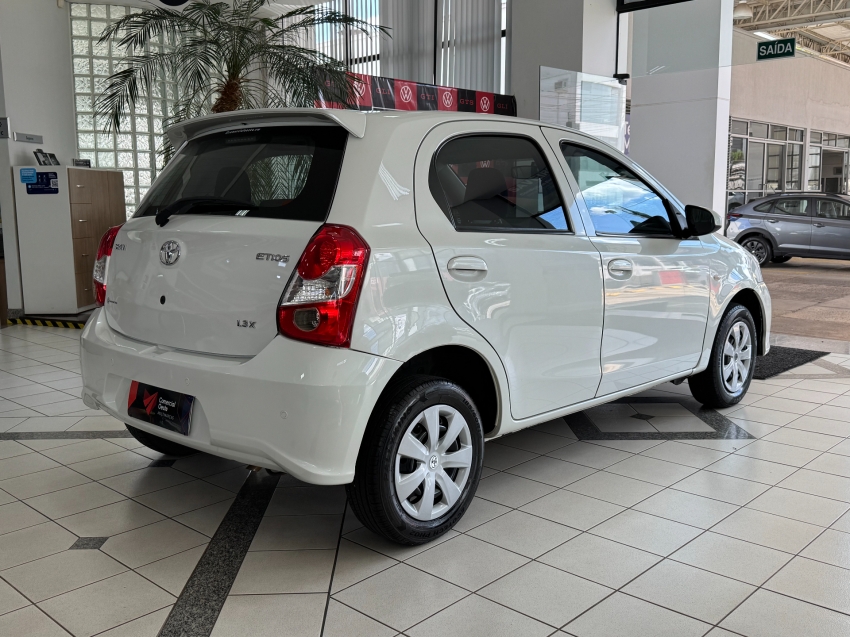 toyota etios 1.3 x 16v flex 4p manual 201812