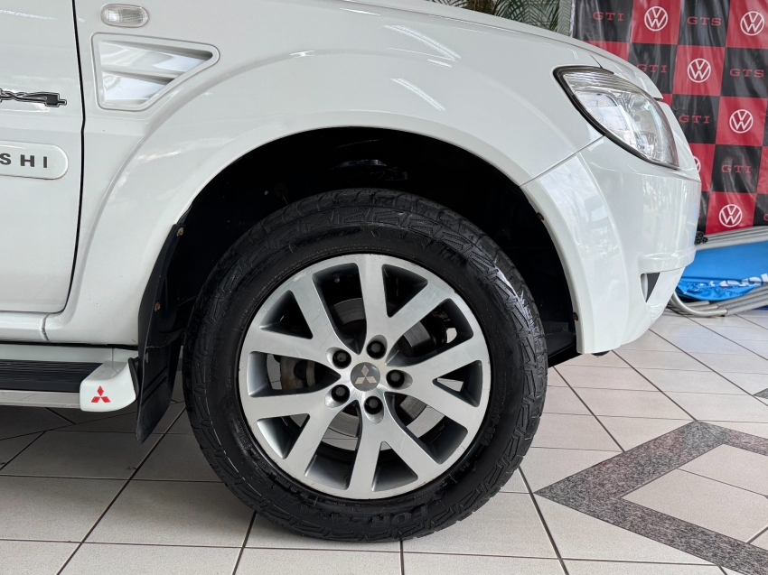mitsubishi pajero tr4 2.0 4x4 16v 140cv flex 4p automatico 20132