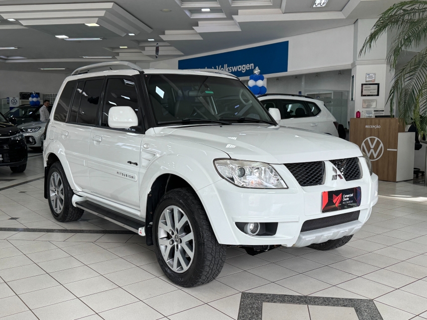 mitsubishi pajero tr4 2.0 4x4 16v 140cv flex 4p automatico 2013