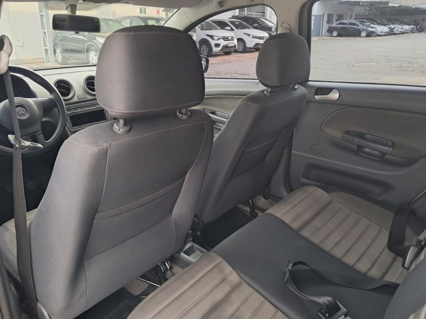 volkswagen voyage 1.6 mi comfortline i-motion 8v flex 4p automatizado automatico 2013 volkswagen voyage 1.6 mi comfortline i-motion 8v flex 4p automatizado automatico 2013