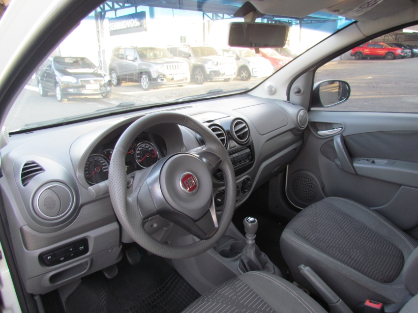 fiat palio 1.4 mpi attractive 8v flex 4p manual 2014