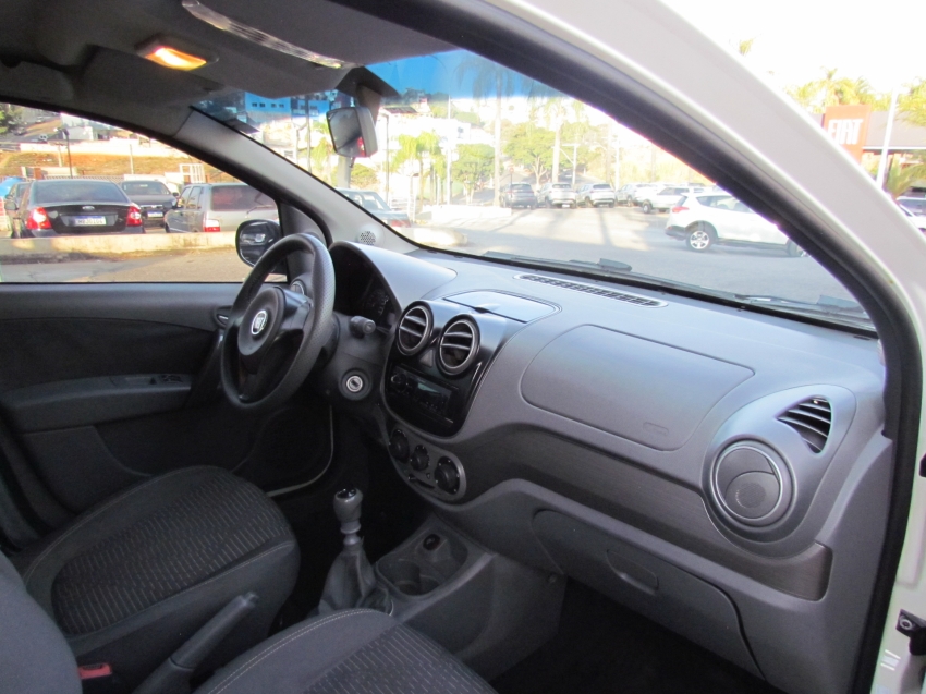fiat palio 1.4 mpi attractive 8v flex 4p manual 2014