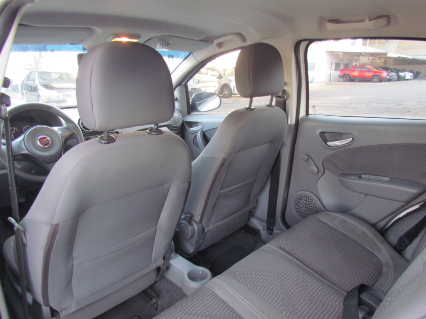 fiat palio 1.4 mpi attractive 8v flex 4p manual 2014