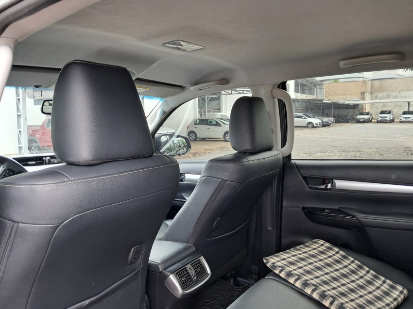 toyota hilux 2.8 d-4d turbo diesel cd srv 4x4 automatico 4p 20228