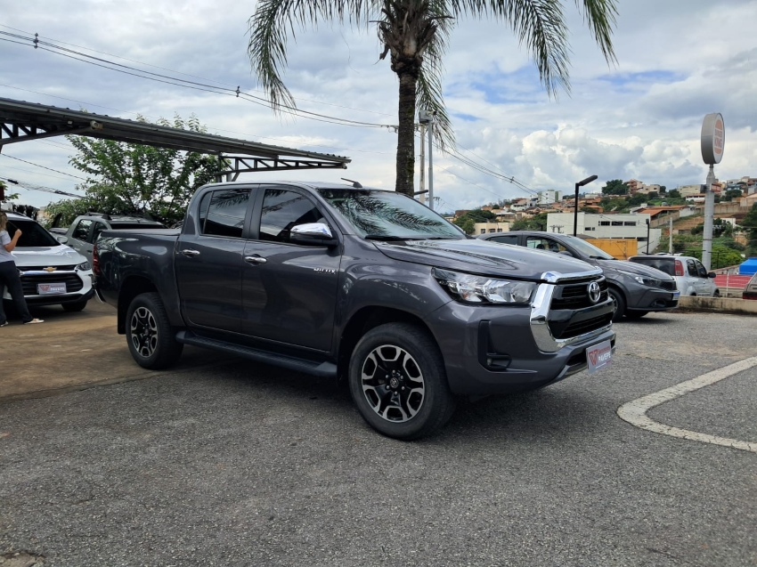toyota hilux 2.8 d-4d turbo diesel cd srv 4x4 automatico 4p 20222