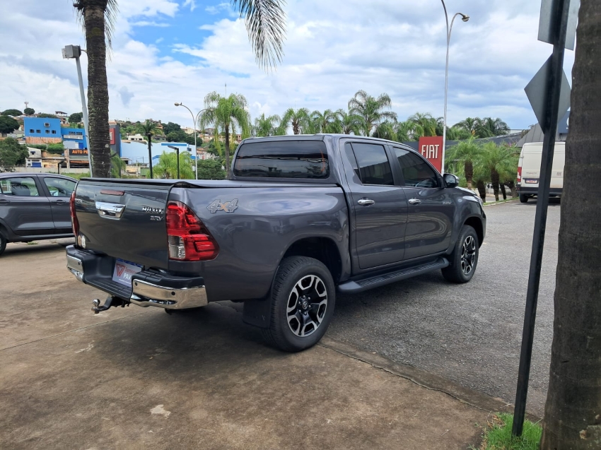toyota hilux 2.8 d-4d turbo diesel cd srv 4x4 automatico 4p 20223
