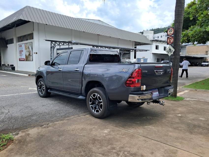 toyota hilux 2.8 d-4d turbo diesel cd srv 4x4 automatico 4p 20225