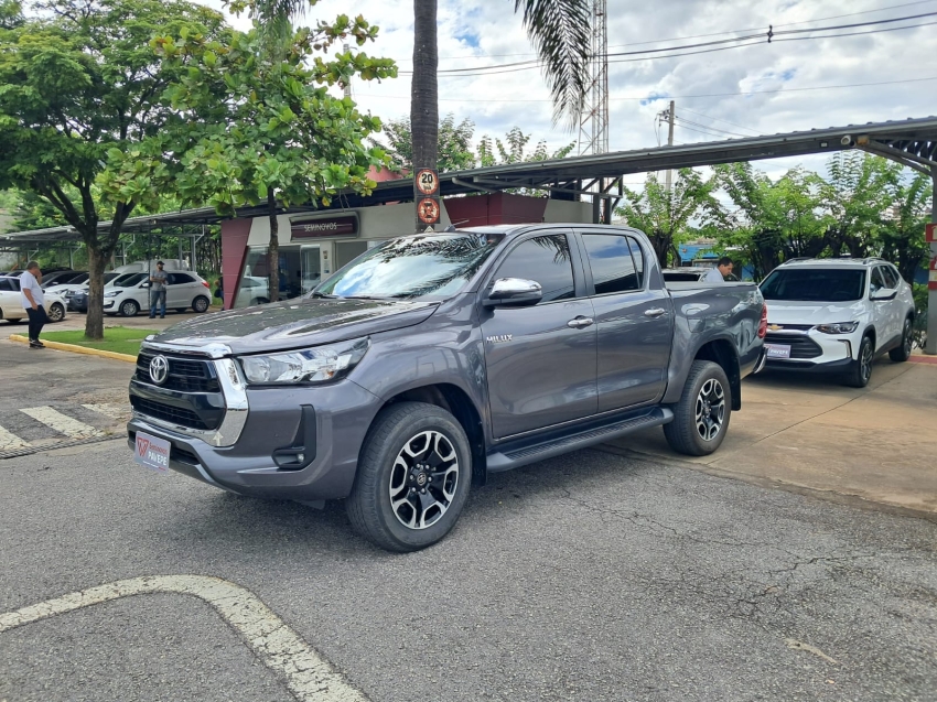 toyota hilux 2.8 d-4d turbo diesel cd srv 4x4 automatico 4p 2022