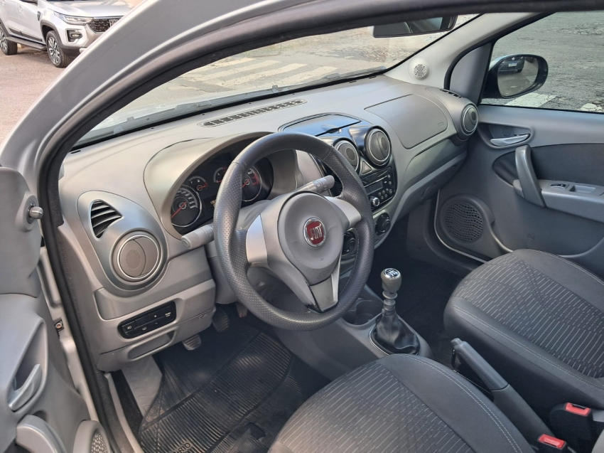 fiat palio 1.4 mpi attractive 8v flex 4p manual 20138