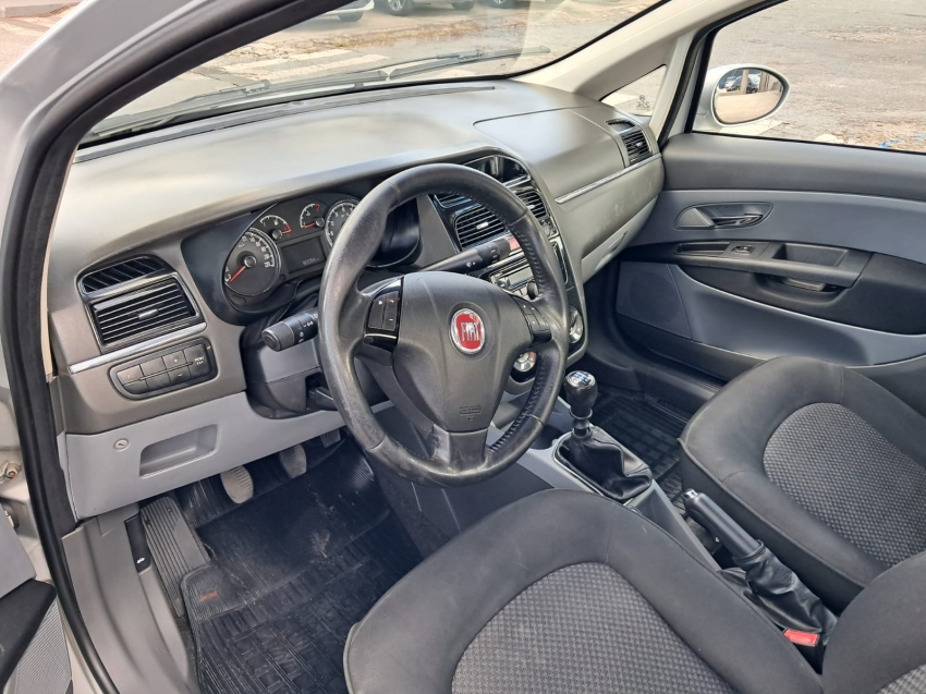fiat linea 1.8 essence 16v flex 4p manual 20136