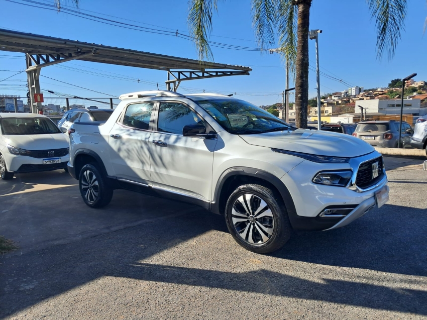 fiat toro 1.3 turbo 270 flex volcano at6 4p automatico 20252