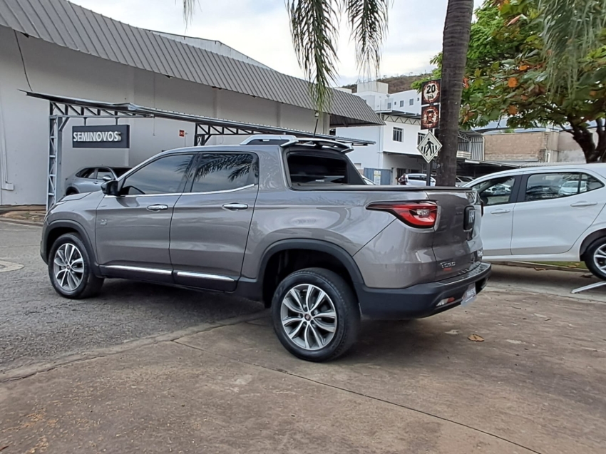 fiat toro 2.0 16v turbo diesel volcano 4wd at9 4p automatico 20195