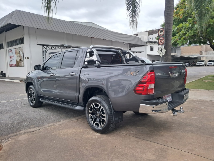 toyota hilux 2.8 d-4d turbo diesel cd srv 4x4 automatico 4p 20245