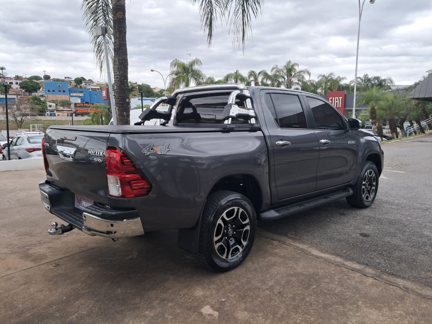 toyota hilux 2.8 d-4d turbo diesel cd srv 4x4 automatico 4p 20243