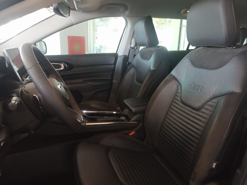 jeep commander 1.3 t270 turbo flex limited at6 4p automatico 2023 jeep commander 1.3 t270 turbo flex limited at6 4p automatico 2023