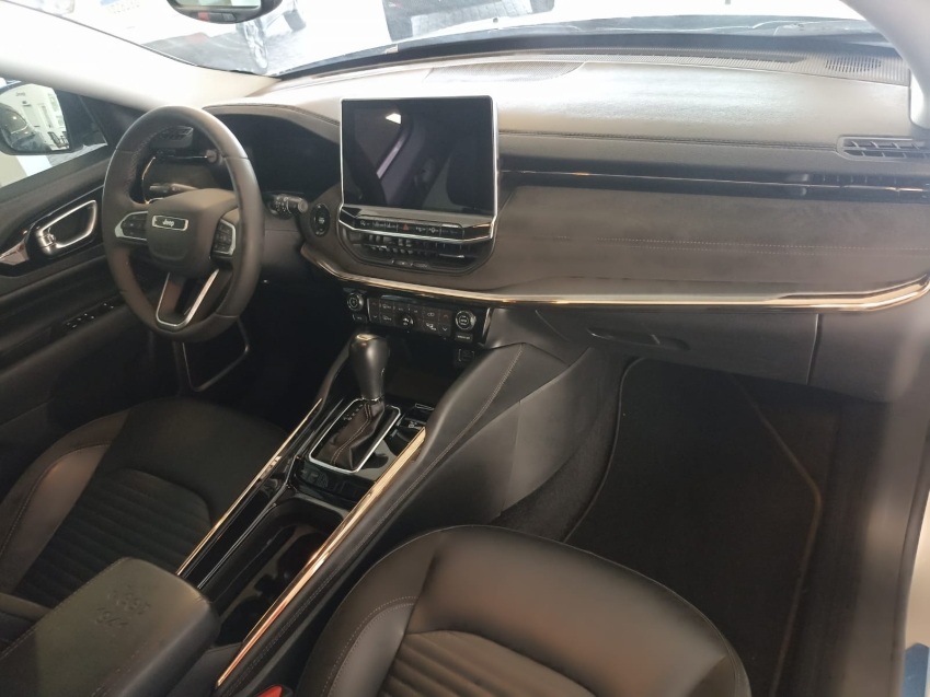 jeep commander 1.3 t270 turbo flex limited at6 4p automatico 2023 jeep commander 1.3 t270 turbo flex limited at6 4p automatico 2023