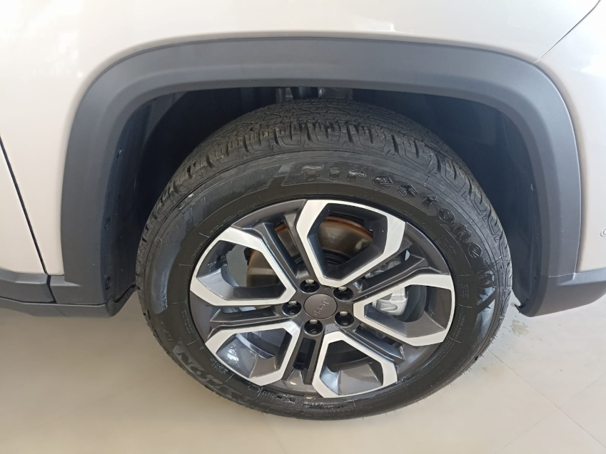 jeep commander 1.3 t270 turbo flex limited at6 4p automatico 2023 jeep commander 1.3 t270 turbo flex limited at6 4p automatico 2023