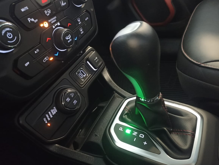 jeep renegade 1.3 t270 turbo flex trailhawk 4x4 at9 4p automatico 202311