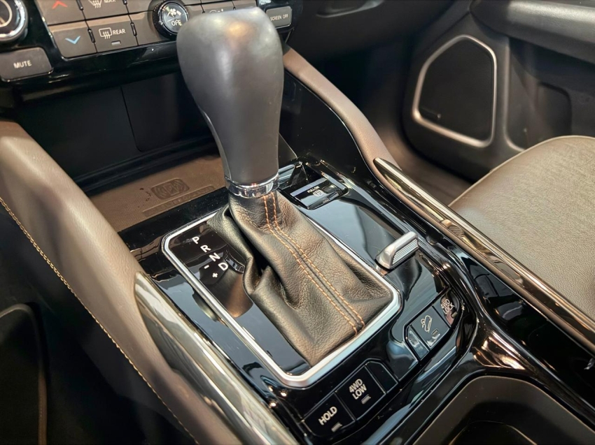 jeep commander 2.0 hurricane 4 turbo gasolina overland at9 1.3 4p automatico 20259