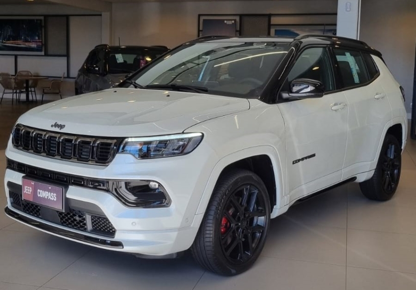 jeep compass 2.0 hurricane 4 turbo gasolina blackhawk at9 1.3 4p automatico 2026