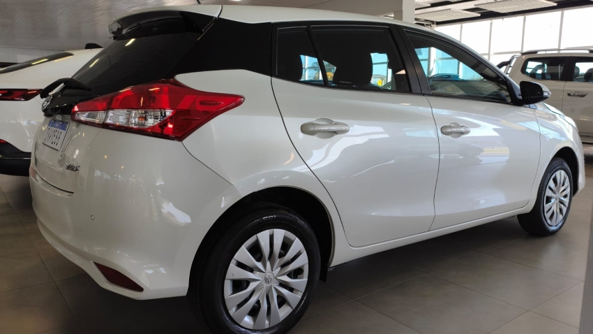 toyota yaris 1.3 16v flex xl live multidrive 4p automatico 20215