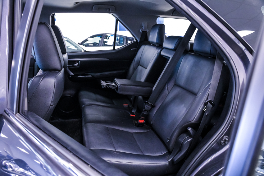 Toyota HILUX SW4 2.8 D-4D TURBO DIESEL SRX PLATINUM 7L 4X4 AUTOMÁTICO 23