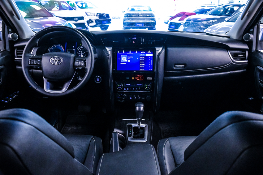 Toyota HILUX SW4 2.8 D-4D TURBO DIESEL SRX PLATINUM 7L 4X4 AUTOMÁTICO 14