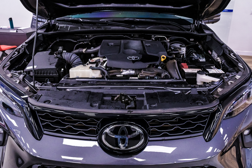 Toyota HILUX SW4 2.8 D-4D TURBO DIESEL SRX PLATINUM 7L 4X4 AUTOMÁTICO 6