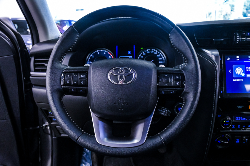 Toyota HILUX SW4 2.8 D-4D TURBO DIESEL SRX PLATINUM 7L 4X4 AUTOMÁTICO 16