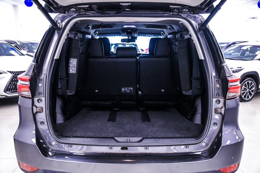 Toyota HILUX SW4 2.8 D-4D TURBO DIESEL SRX 7L 4X4 AUTOMÁTICO 9