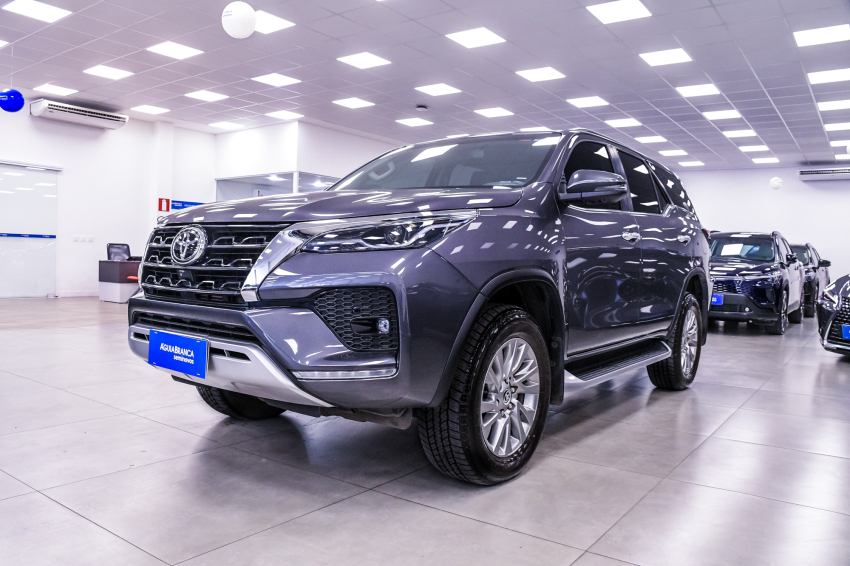 Toyota HILUX SW4 2.8 D-4D TURBO DIESEL SRX 7L 4X4 AUTOMÁTICO