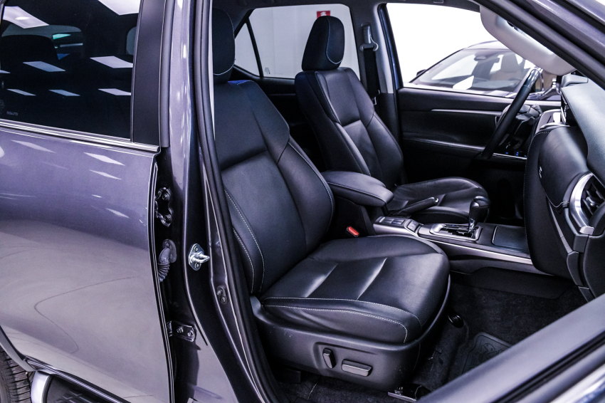 Toyota HILUX SW4 2.8 D-4D TURBO DIESEL SRX 7L 4X4 AUTOMÁTICO 20