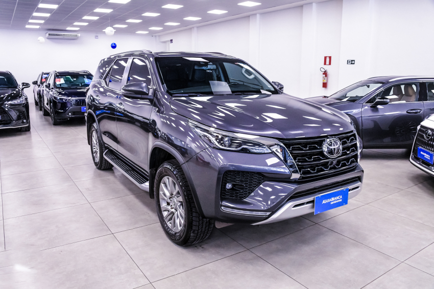 Toyota HILUX SW4 2.8 D-4D TURBO DIESEL SRX 7L 4X4 AUTOMÁTICO 4