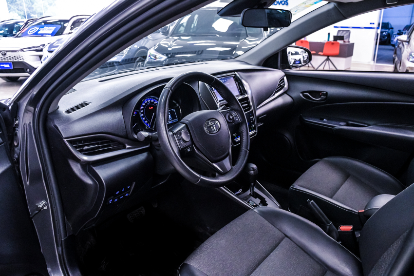 Toyota YARIS 1.5 16V FLEX SEDAN XS MULTIDRIVE 13