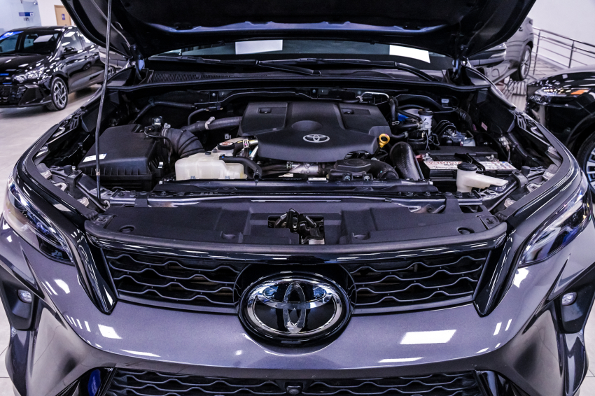 Toyota HILUX SW4 2.8 D-4D TURBO DIESEL SRX PLATINUM 4X4 AUTOMÁTICO 6