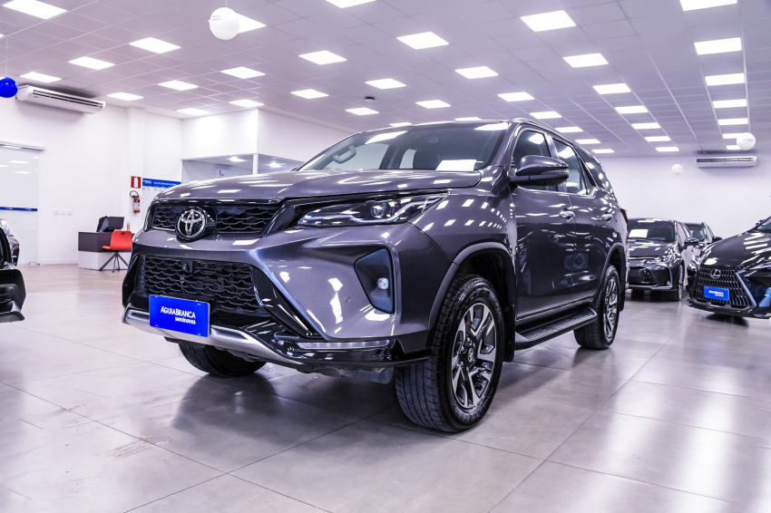 Toyota HILUX SW4 2.8 D-4D TURBO DIESEL SRX PLATINUM 4X4 AUTOMÁTICO