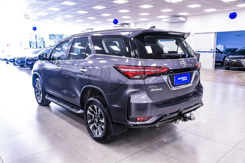Toyota HILUX SW4 2.8 D-4D TURBO DIESEL SRX PLATINUM 4X4 AUTOMÁTICO 7