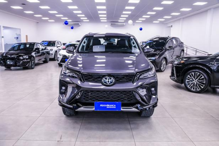 Toyota HILUX SW4 2.8 D-4D TURBO DIESEL SRX PLATINUM 4X4 AUTOMÁTICO 3
