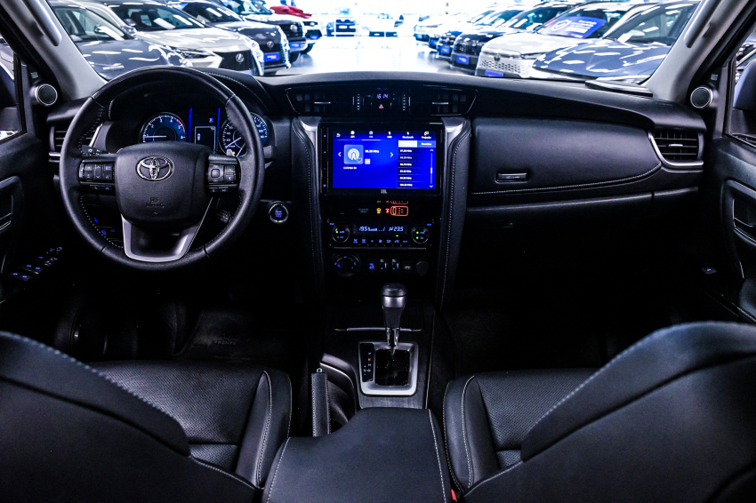 Toyota HILUX SW4 2.8 D-4D TURBO DIESEL SRX PLATINUM 4X4 AUTOMÁTICO 14