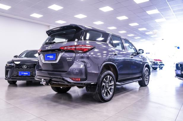 Toyota HILUX SW4 2.8 D-4D TURBO DIESEL SRX PLATINUM 4X4 AUTOMÁTICO 10